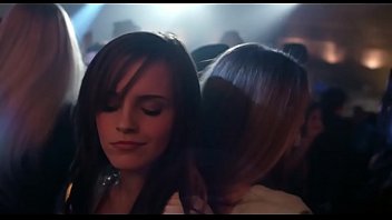 Emma Watson Sexy Se Déshabille A La Tele Porn Hub