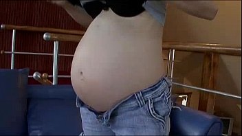 Nude schwanger