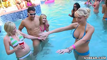3 Girl Party Swimming Pool Porn Video