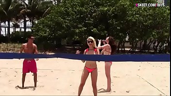 Brianna beach-volleys