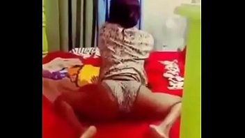 African girl twerk