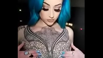 Femme tatouage