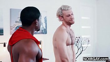 Vidéo Jeune Gay Torse Poilu Baisé Lors D’un Casting Porno