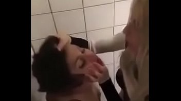 Lesbienne Humiliation Vengeance Filles Contre Une Bourgoise Porn