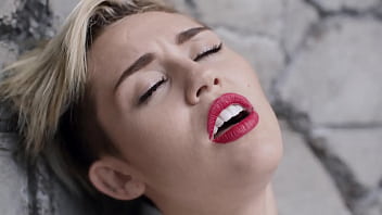 Miley Cyrus Nude In Concert