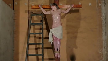 Femme Crucifiée Nue Porno