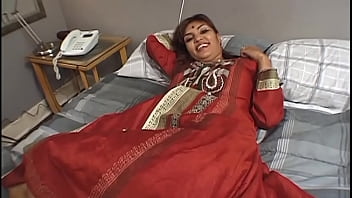 Une Indienne Se Fait Porno