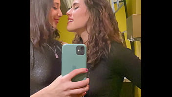 Porno Mature Lesbian Piss On Face