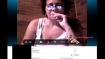 Discretement Elle Fait De La Webcam Ou Skype Porno