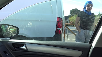 Une marocaine de bondy dans la voiture